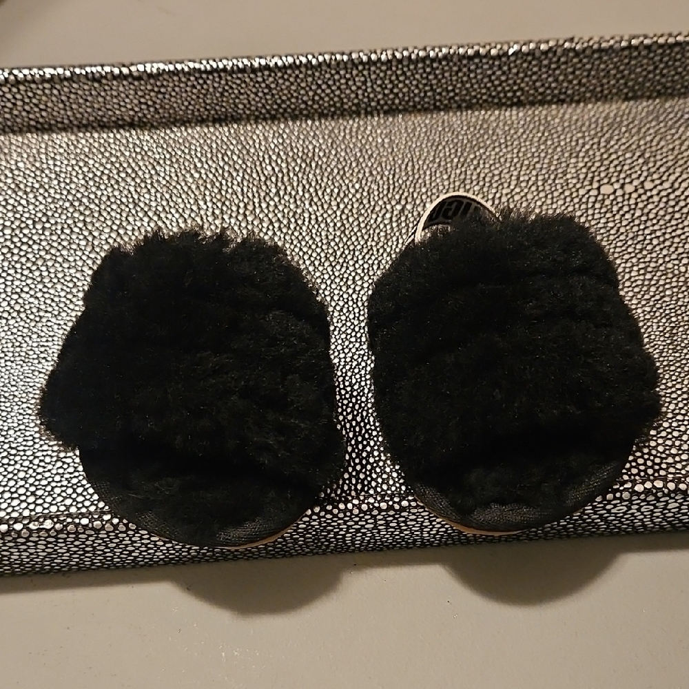 UGG Black Fuzzy Slippers Infant sz 2/3 - Picture 4 of 7